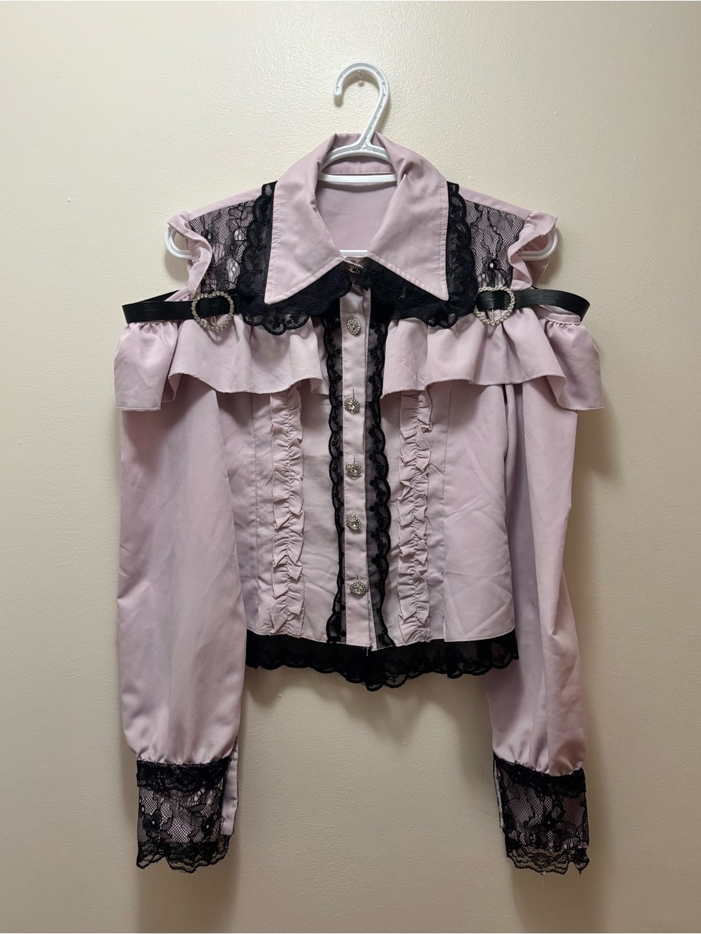 Jirai kei blouse ruffle heart belt cold shoulder lace lolita alt liz lisa noemie